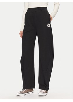 Converse Spodnie dresowe Retro Banana 10027565-A01 Czarny Loose Fit ze sklepu MODIVO w kategorii Spodnie damskie - zdjęcie 181198868