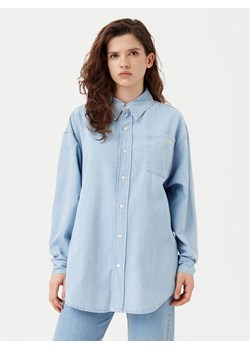 Calvin Klein Jeans Koszula jeansowa J20J225010 Błękitny Oversize ze sklepu MODIVO w kategorii Koszule damskie - zdjęcie 181199635
