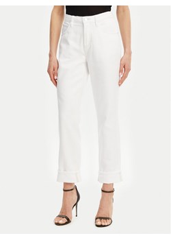 Guess Jeansy 172925 Biały Relaxed Fit ze sklepu MODIVO w kategorii Jeansy damskie - zdjęcie 181200515