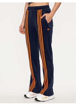 adidas Spodnie dresowe Velour JN8290 Granatowy Regular Fit ze sklepu MODIVO w kategorii Spodnie damskie - zdjęcie 181201256