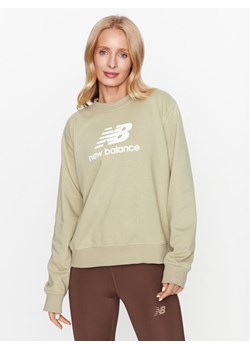 New Balance Bluza Essentials Stacked Logo French Terry Crewneck WT31532 Zielony Regular Fit ze sklepu MODIVO w kategorii Bluzy damskie - zdjęcie 181201485