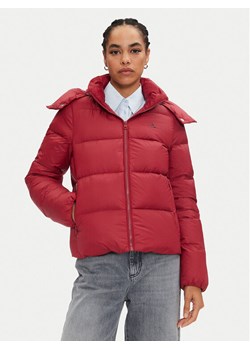 Calvin Klein Jeans Kurtka puchowa J20J223571 Czerwony Regular Fit - id: 0000304061868 - marki Calvin Klein - 181201787 Calvin Klein Jeans Kurtka puchowa J20J223571 Czerwony Regular Fit ze sklepu MODIVO w kategorii Kurtki damskie - zdjęcie 181201787