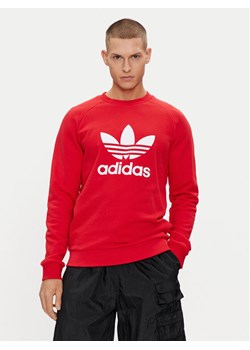 adidas Bluza adicolor Classics Trefoil IA4855 Czerwony Regular Fit ze sklepu MODIVO w kategorii Bluzy męskie - zdjęcie 181202608