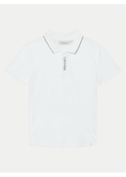 Calvin Klein Jeans Polo Embro Logo IB0IB02370 Biały Regular Fit ze sklepu MODIVO w kategorii T-shirty chłopięce - zdjęcie 181202665