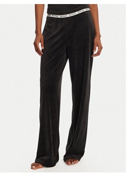 Juicy Couture Spodnie piżamowe Vicky JCLAS125504 Czarny Flare Fit ze sklepu MODIVO w kategorii Piżamy damskie - zdjęcie 181204229
