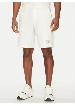 EA7 Emporio Armani Szorty sportowe 7M000196 AF13554 U0005 Biały Regular Fit ze sklepu MODIVO w kategorii Spodenki męskie - zdjęcie 181204699