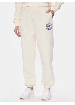 Tommy Hilfiger Spodnie dresowe Crest Sweat Pant WW0WW40601 Écru Regular Fit ze sklepu MODIVO w kategorii Spodnie damskie - zdjęcie 181204787