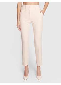 Marciano Guess Spodnie materiałowe 1BGB11 9653Z Różowy Slim Fit ze sklepu MODIVO w kategorii Spodnie damskie - zdjęcie 181205109
