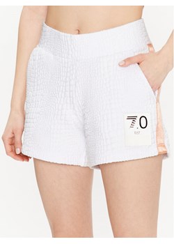 EA7 Emporio Armani Szorty sportowe 3RTS67 TJLRZ 1100 Biały Regular Fit ze sklepu MODIVO w kategorii Szorty - zdjęcie 181205539