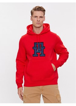 Tommy Hilfiger Bluza Monogram Applique MW0MW32702 Czerwony Regular Fit ze sklepu MODIVO w kategorii Bluzy męskie - zdjęcie 181205886