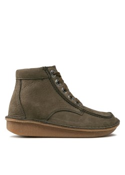 Clarks Botki Funny Cedar 261738864 Khaki ze sklepu MODIVO w kategorii Botki - zdjęcie 181206725