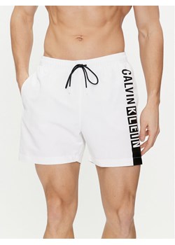 Calvin Klein Swimwear Szorty kąpielowe KM0KM00991 Biały Regular Fit ze sklepu MODIVO w kategorii Kąpielówki - zdjęcie 181207307