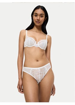 Triumph Figi brazylijskie Delightful Spotlight 10219844 Écru ze sklepu MODIVO w kategorii Majtki damskie - zdjęcie 181212839