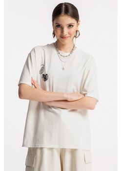 Kremowy t-shirt z autorską grafiką z przodu, kolor - kremowy, rozmiar - 140 ze sklepu REPORTER w kategorii Bluzki damskie - zdjęcie 181213259