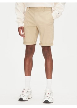 Tommy Jeans Szorty materiałowe Scanton DM0DM21950 Beżowy Slim Fit ze sklepu MODIVO w kategorii Spodenki męskie - zdjęcie 181219358