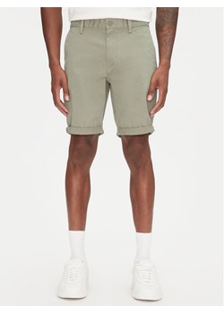 Tommy Jeans Szorty materiałowe Scanton DM0DM21950 Zielony Slim Fit ze sklepu MODIVO w kategorii Spodenki męskie - zdjęcie 181219406