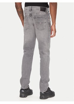 Tommy Jeans Jeansy Scanton DM0DM21379 Szary Slim Fit ze sklepu MODIVO w kategorii Jeansy męskie - zdjęcie 181219428