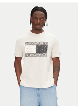 Tommy Jeans T-Shirt Paisley Flag DM0DM20810 Beżowy Relaxed Fit ze sklepu MODIVO w kategorii T-shirty męskie - zdjęcie 181226399