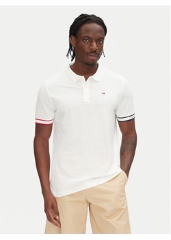Tommy Jeans Polo Flag Cuff DM0DM21306 Écru Slim Fit ze sklepu MODIVO w kategorii T-shirty męskie - zdjęcie 181226897