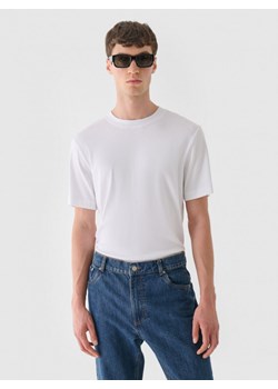Męski t-shirt basic Outhorn OTHWAW24TTSHM2368 - biały ze sklepu Sportstylestory.com w kategorii T-shirty męskie - zdjęcie 181231959