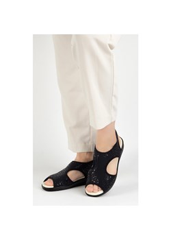 Vriston Buty damskie sandały elastyczne comfooty emma czarne połyskliwe ze sklepu ButyModne.pl w kategorii Klapki damskie - zdjęcie 181235988