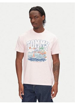 Tommy Jeans T-Shirt Arch Sailing DM0DM21867 Różowy Relaxed Fit ze sklepu MODIVO w kategorii T-shirty męskie - zdjęcie 181237989