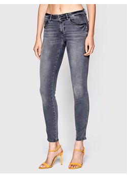 Guess Jeansy W2YAJ2 D4PZ2 Szary Skinny Fit ze sklepu MODIVO w kategorii Jeansy damskie - zdjęcie 181238155