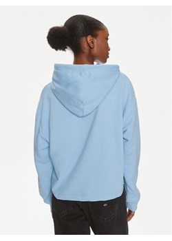 Tommy Jeans Bluza Essential Logo DW0DW17797 Błękitny Relaxed Fit ze sklepu MODIVO w kategorii Bluzy damskie - zdjęcie 181244469