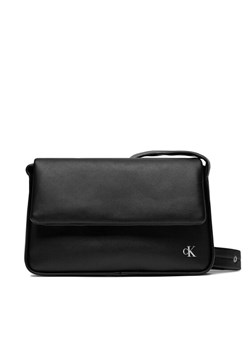 Torebka Calvin Klein Jeans Block Flap Shoulderbag25 Pu K60K611467 Czarny ze sklepu eobuwie.pl w kategorii Listonoszki - zdjęcie 181249028