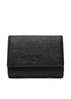 Mały Portfel Damski Calvin Klein Ck Daily Medium Trifold_Tex K60K612945 Czarny ze sklepu eobuwie.pl w kategorii Portfele damskie - zdjęcie 181255778