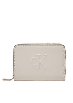 Portfel damski Calvin Klein Jeans Sculpted Med Zip Around Wallet LV04K1004G Écru ze sklepu eobuwie.pl w kategorii Portfele damskie - zdjęcie 181275999