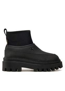 Kalosze Calvin Klein Jeans Flatform Rainboot Low Mg R YW0YW01560 Czarny ze sklepu eobuwie.pl w kategorii Kalosze damskie - zdjęcie 181277359