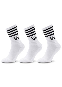 Zestaw 3 par wysokich skarpet unisex New Era Stripe Crew 13113626 Biały ze sklepu eobuwie.pl w kategorii Skarpetki męskie - zdjęcie 181278946