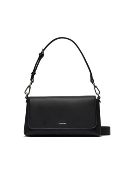 Torebka Calvin Klein Ck Must Shoulder Bag K60K611364 Czarny ze sklepu eobuwie.pl w kategorii Listonoszki - zdjęcie 181285366