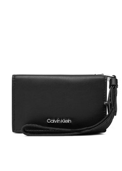 Mały Portfel Damski Calvin Klein Gracie K60K611689 Czarny ze sklepu eobuwie.pl w kategorii Portfele damskie - zdjęcie 181290977