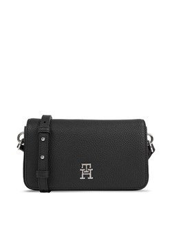Torebka Tommy Hilfiger Th Emblem Flap Crossover AW0AW15180 Czarny ze sklepu eobuwie.pl w kategorii Listonoszki - zdjęcie 181293755