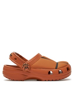 Klapki Crocs Classic Basketball Clog K 210156 Pomarańczowy - id: 0000305026729 - marki Crocs - 181294508 Klapki Crocs Classic Basketball Clog K 210156 Pomarańczowy ze sklepu eobuwie.pl w kategorii Klapki dziecięce - zdjęcie 181294508