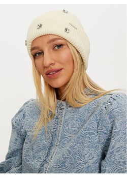 Czapka Guess AW5198 POL01 Écru ze sklepu eobuwie.pl w kategorii Czapki zimowe damskie - zdjęcie 181295009