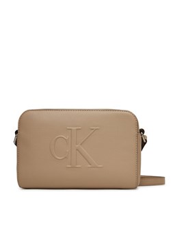 Torebka Calvin Klein Jeans Sculpted Ew Camera Bag20 LV04K3036G Beżowy ze sklepu eobuwie.pl w kategorii Listonoszki - zdjęcie 181315468