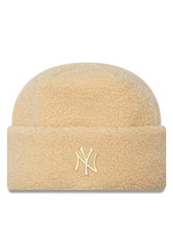Czapka New Era Borg New York Yankees Cuff Knit Beanie 60580756 Beżowy ze sklepu eobuwie.pl w kategorii Czapki zimowe damskie - zdjęcie 181323367