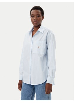 Calvin Klein Jeans Koszula J20J224436 Błękitny Relaxed Fit ze sklepu MODIVO w kategorii Koszule damskie - zdjęcie 181886766