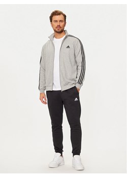 adidas Dres Basic 3-Stripes IA3073 Szary Regular Fit ze sklepu MODIVO w kategorii Dresy męskie - zdjęcie 181887325