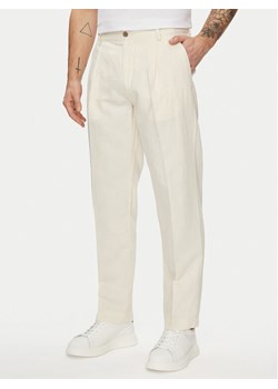 Pepe Jeans Chinosy Relaxed Pleated Linen Pants - 2 PM211700 Écru Relaxed Fit ze sklepu MODIVO w kategorii Spodnie męskie - zdjęcie 181887825