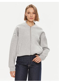 Gina Tricot Bluza 22877 Szary Oversize - id: 0000303838553 - marki Gina Tricot - 181887939 Gina Tricot Bluza 22877 Szary Oversize ze sklepu MODIVO w kategorii Bluzy damskie - zdjęcie 181887939