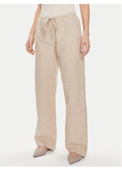 Gina Tricot Spodnie materiałowe 19210 Beżowy Regular Fit ze sklepu MODIVO w kategorii Spodnie damskie - zdjęcie 181893258