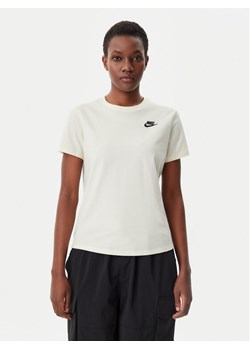 Nike T-Shirt DX7902 Żółty Regular Fit ze sklepu MODIVO w kategorii Bluzki damskie - zdjęcie 181893929