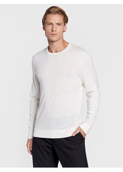 Calvin Klein Sweter Superior K10K109474 Biały Regular Fit ze sklepu MODIVO w kategorii Swetry męskie - zdjęcie 181894368