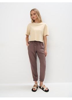 Mohito - Brązowe spodnie joggery - brązowy ze sklepu Mohito w kategorii Spodnie damskie - zdjęcie 181911325