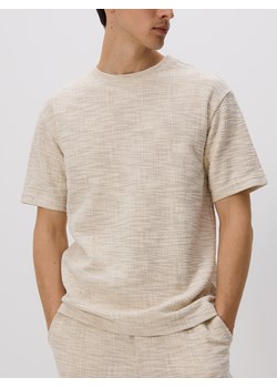 Reserved - Strukturalny t-shirt relaxed fit - beżowy ze sklepu Reserved w kategorii T-shirty męskie - zdjęcie 181914498