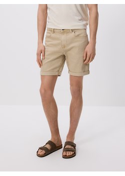 Reserved - Jeansowe szorty slim fit - kremowy ze sklepu Reserved w kategorii Spodenki męskie - zdjęcie 181916205